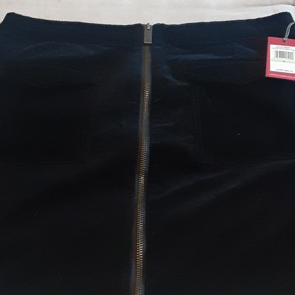 Clothes - Picture 3 of 4